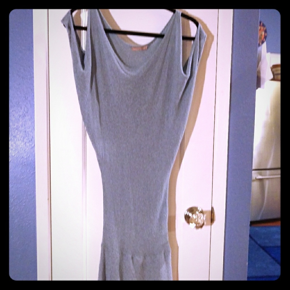 Cristi Conaway cold shoulder long knit top